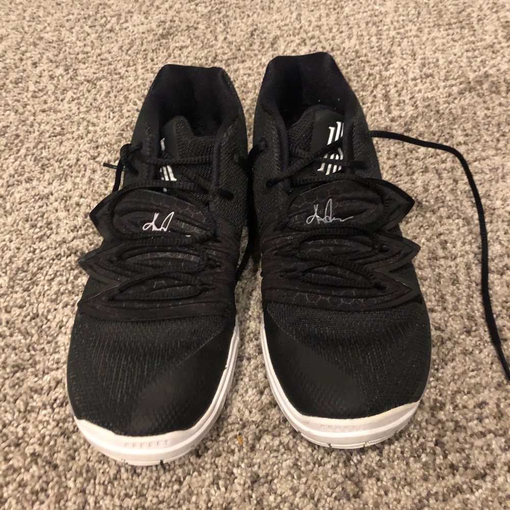 Nike Kyrie 5 Basketball Shoes